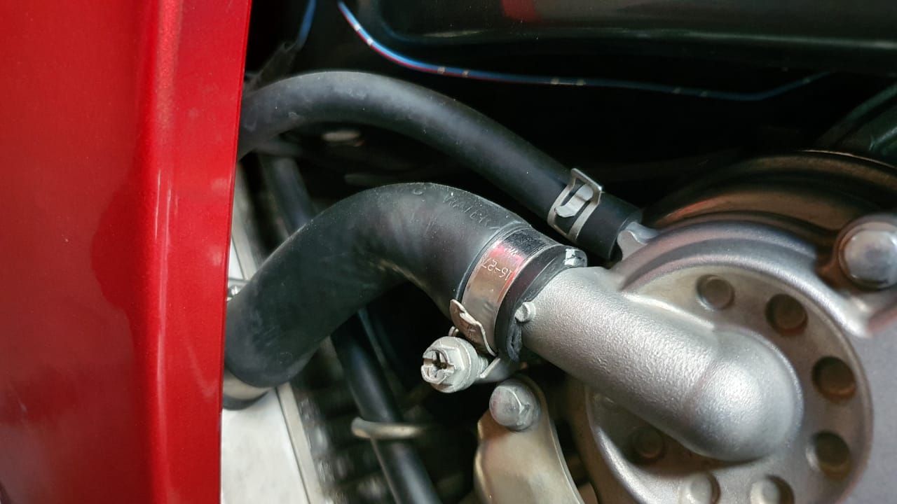 Selain Bocor: Dampak Berbahaya Slang Radiator Motor Matic Retak