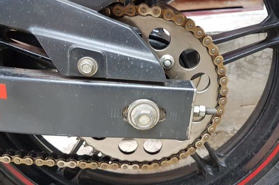 Perhatikan Segera! Begini Ciri-Cirinya Jika Gir dan Rantai Motor Harus diganti