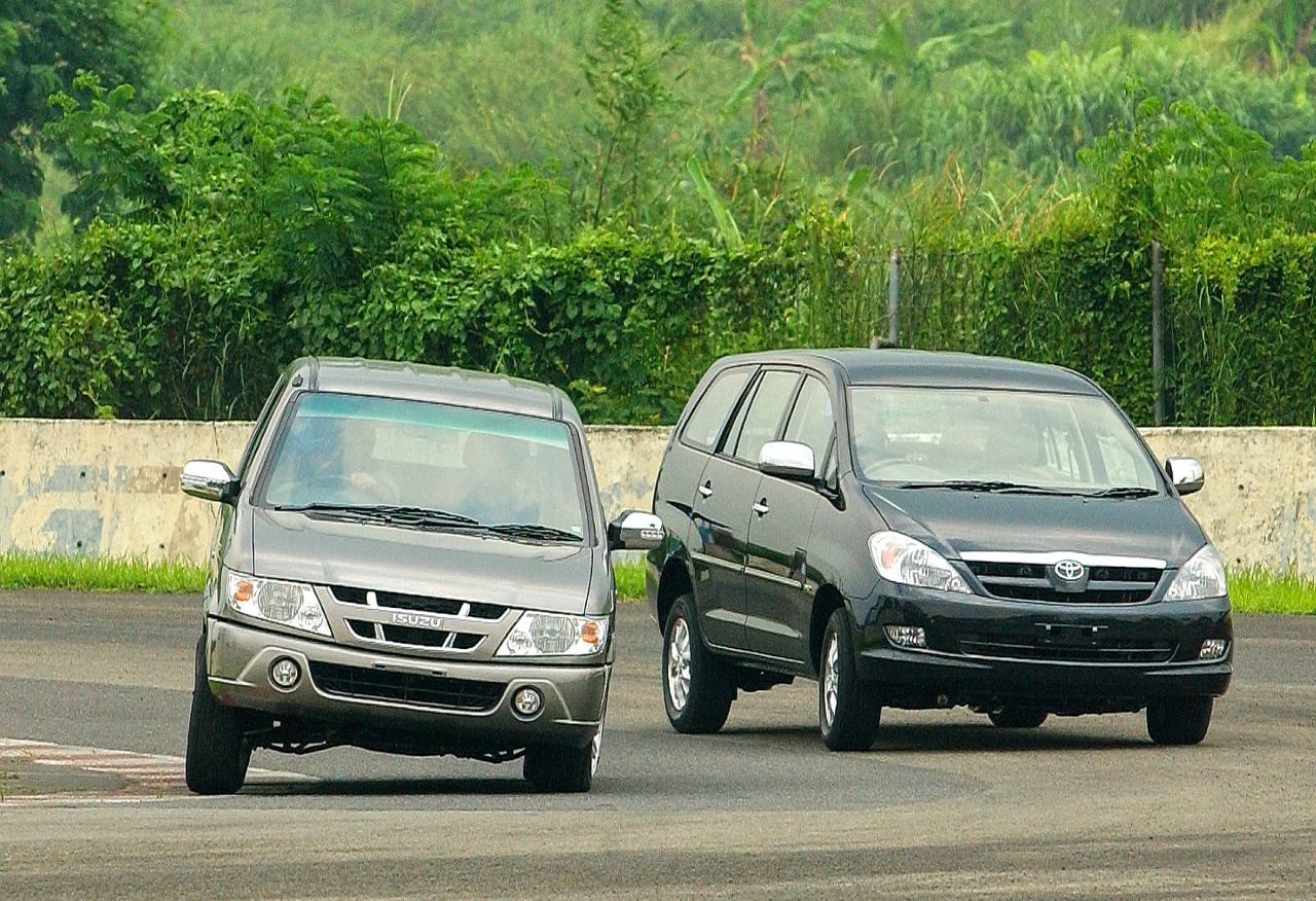 Mana Yang Lebih Baik: Perbandingan Toyota Kijang Innova Diesel vs Isuzu Panther Diesel?