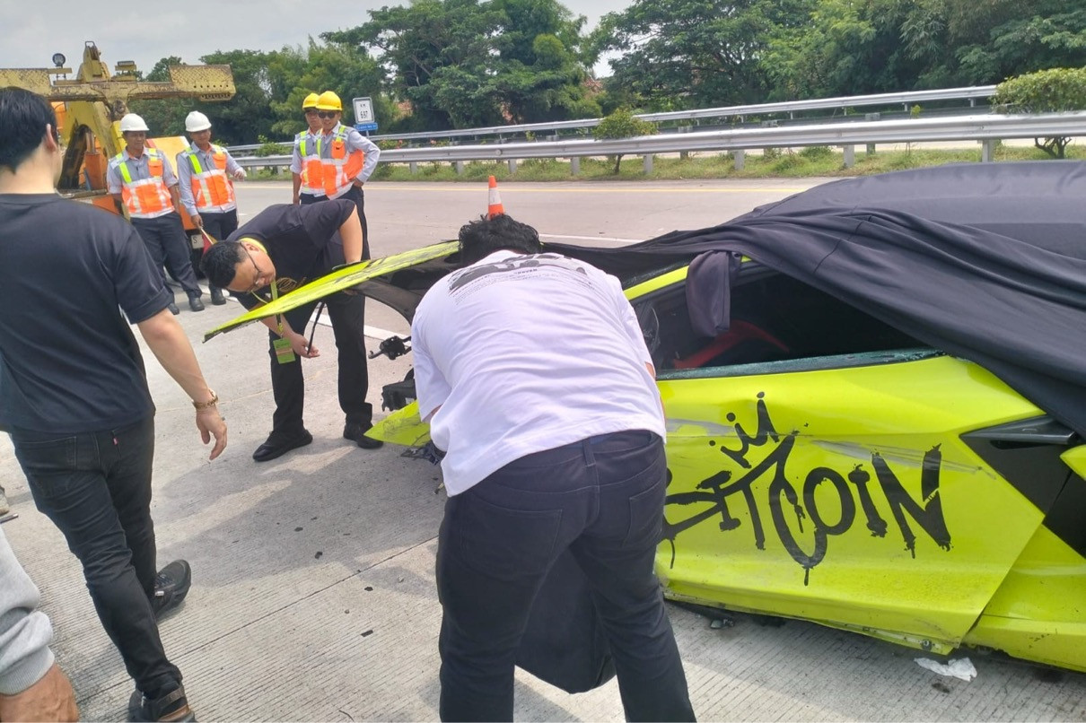 Lamborghini Tertabrak Suzuki S-Presso di Tol Jombang-Mojokerto: Kejadian Mengejutkan yang Menghebohkan Jalanan