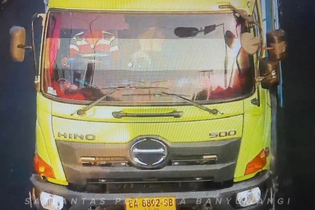 Sopir Truk Hino 500 Diserang Polisi, Tanggung Jawab atas Tragedi Pasuruan Dituntut