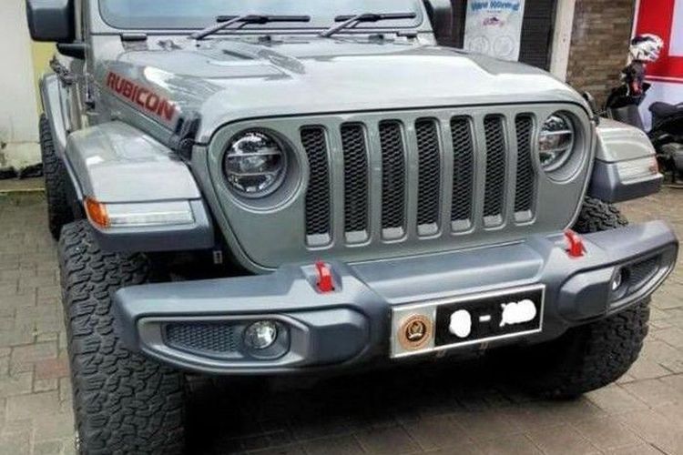 Desain Pelat Nomor DPR RI Segera Berganti, Kini Hadir dengan Dua Warna Baru!