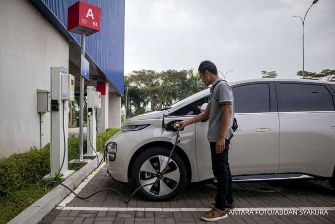Di Tengah Gelombang Mobil Listrik, Penjualan Mobil Berbahan Bakar Dominan