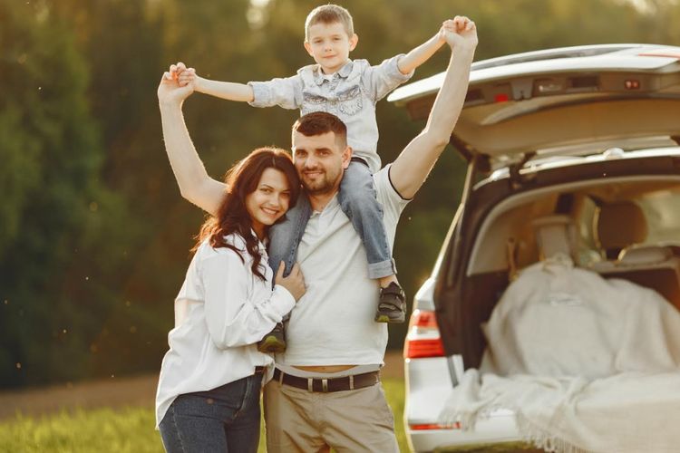 Catat! Ini 4 Tips Membeli Mobil untuk Keluarga Muda