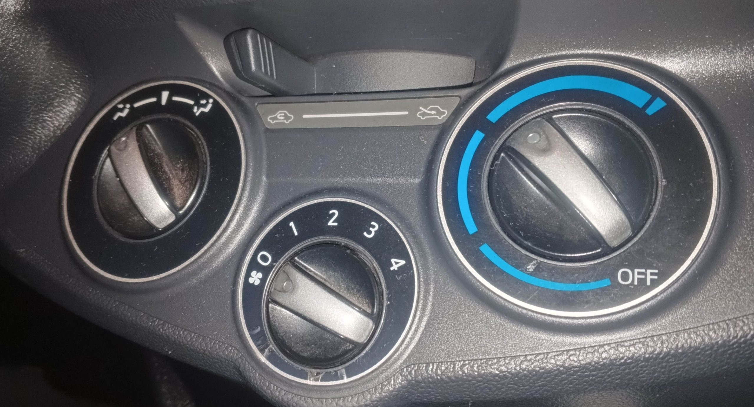 Deteksi Bau Tak Sedap dari AC? Ketahui Penyebab di Balik Layar Yang Sering Dilupakan