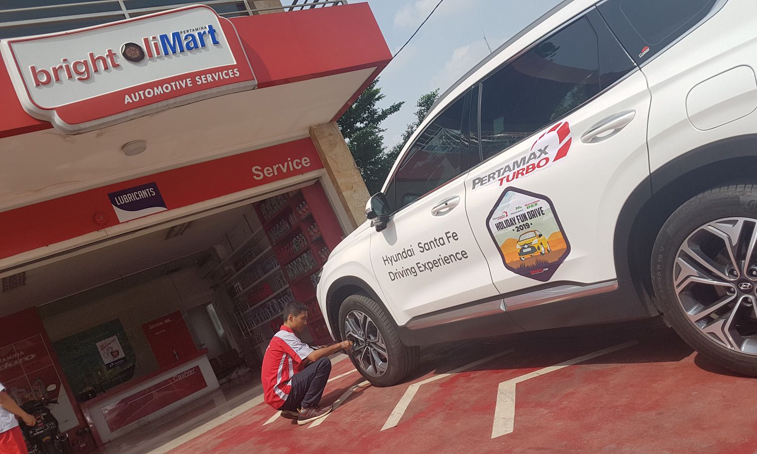 Ternyata Ini Sebabnya Ban Mobil Wajib Ditambah Angin Secara Berkala