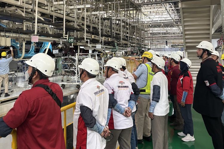 Gairah Membunca: Pengguna Daihatsu Ajak Melihat Produksi Mobil di Pabrik Karawang