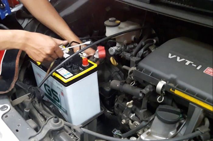 Hindari 5 Kesalahan Ini untuk Menjaga Aki Mobil Tetap Awet, Baca dengan Cermat