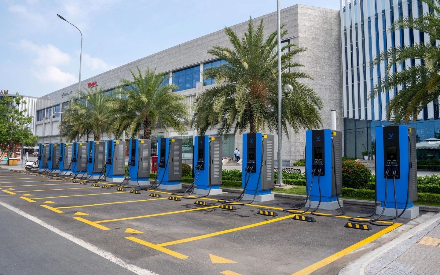 V-GREEN Akan Bangun 30 Ribu Charging Port di Indonesia Akhir 2025