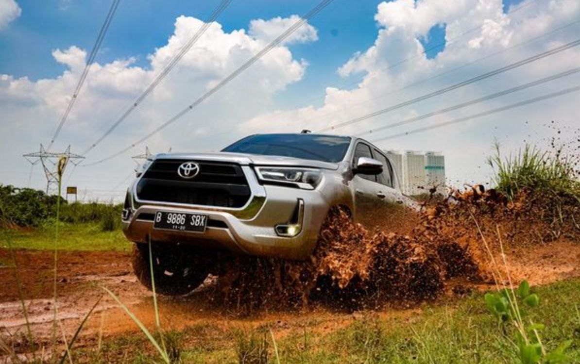 Minat Tinggi pada Toyota Hilux Double Cabin, Ini Dia Harganya Per Juni 2025
